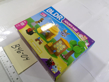 BLDR Adopt Me Bee Farm 0004 225 Pieces 8+ Building Toy Set Ladybug Queen Bee New