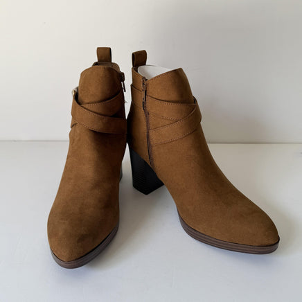 Style & Co Boots Womens Size 8.5 Brown Ankle Booties Side Zip Faux Suede Buckle