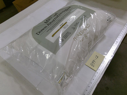 Threshold Microgel Down Alternative Pillow Standard/Queen Medium White Plush