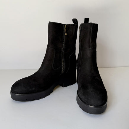 Easy Spirit Boots Womens Size 8 Black Morgan Suede Zip Lug Sole Block Heel Ankle