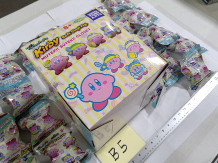 Kirby Soft Vinyl Figures Muteki Suteki Closet Takara Tomy Arts Blind Bags Pink