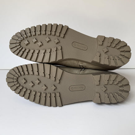 Baretraps Boots Womens Size 10 Grey Daytona Chelsea Lug Sole BFZZ-1083-902