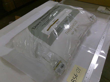 Threshold Microgel Down Alternative Pillow Standard/Queen Medium White Plush