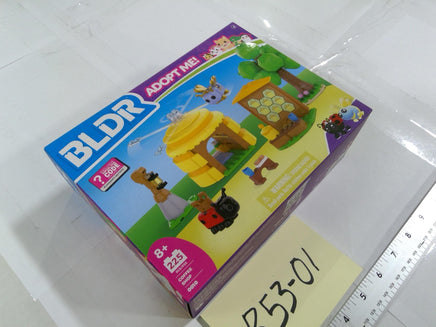 BLDR Adopt Me Bee Farm 225 Pieces 8+ Building Toy Set Ladybug Queen Bee New