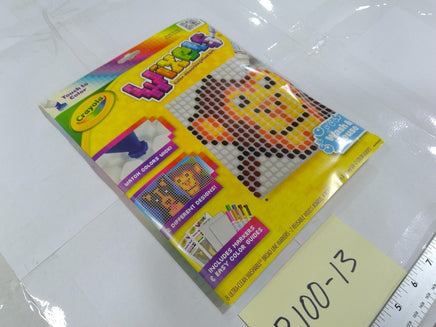 Crayola Wixels Color Absorbing Pixel Art Set 8 Markers 2 Boards Wash & Reuse New
