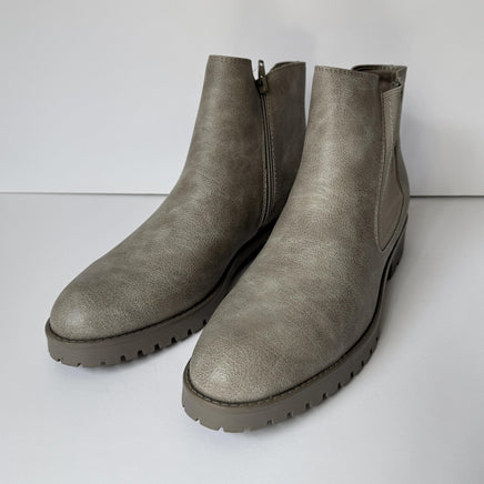 Baretraps Boots Womens Size 10 Grey Daytona Chelsea Lug Sole BFZZ-1083-902